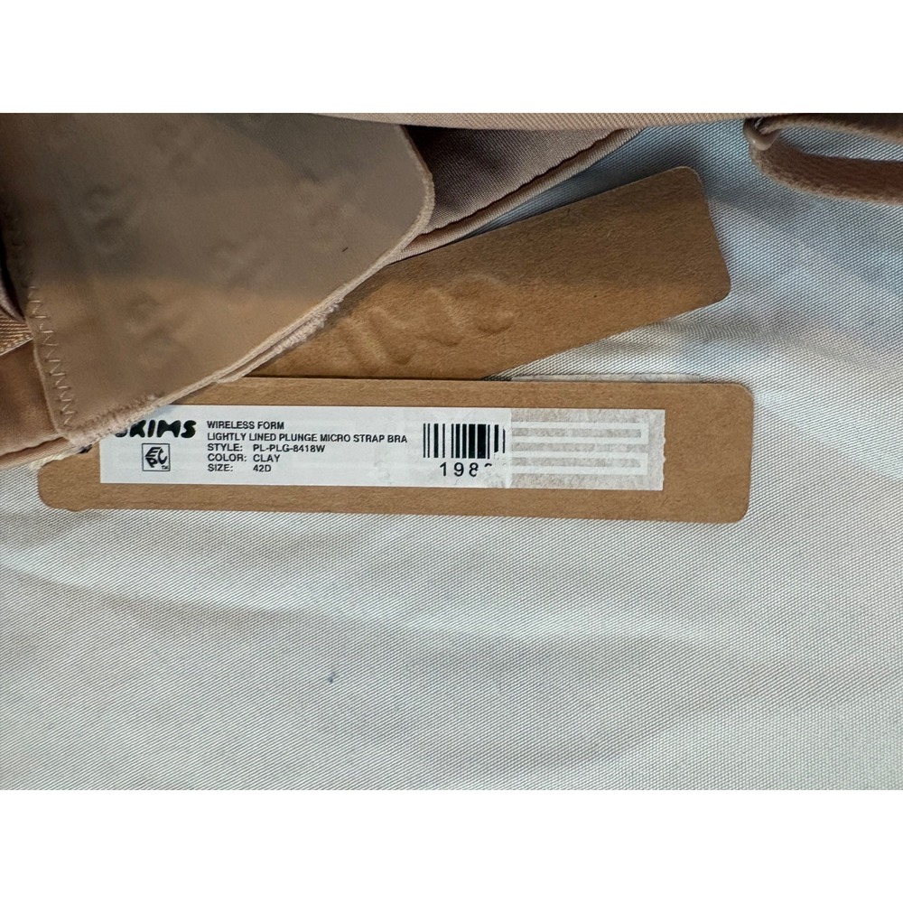 SKIMS Wireless Form Lightly Lined Plunge Micro Strap Bra Clay 42D PL-PLG-8418W - Picture 2 of 4